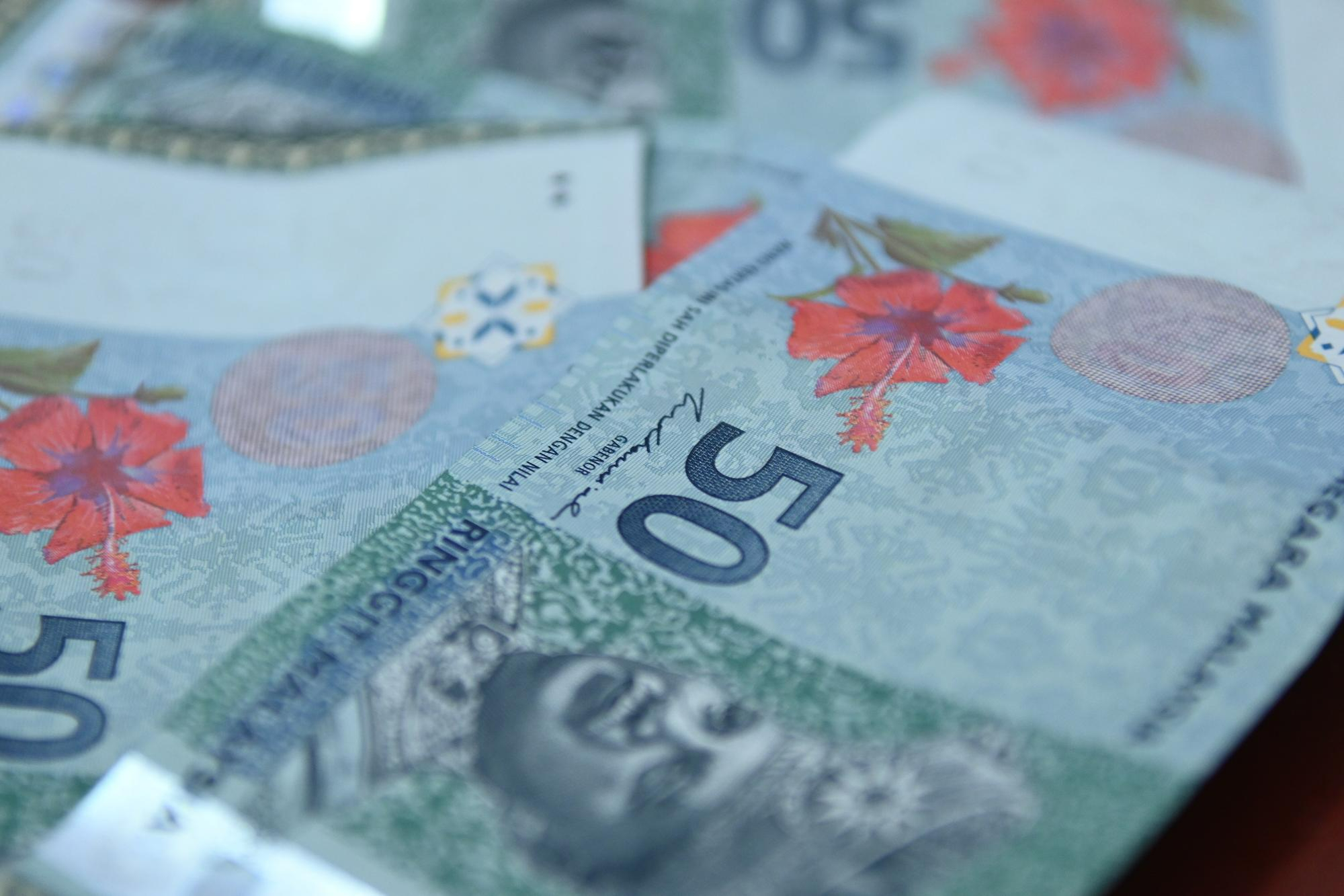 closeup-shot-malaysian-riggit-bills
